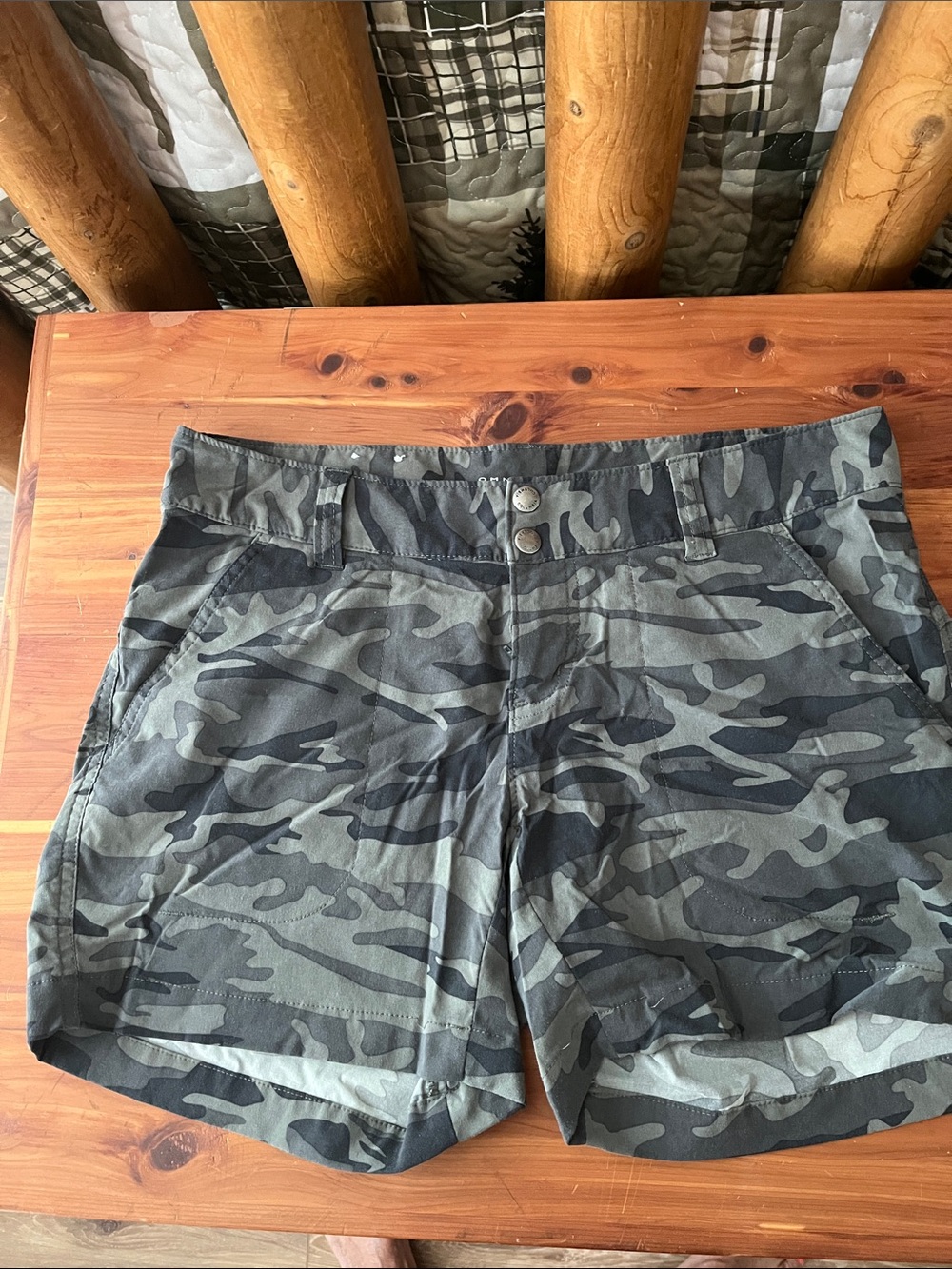 Columbia Women's Green & Black Camo Shorts